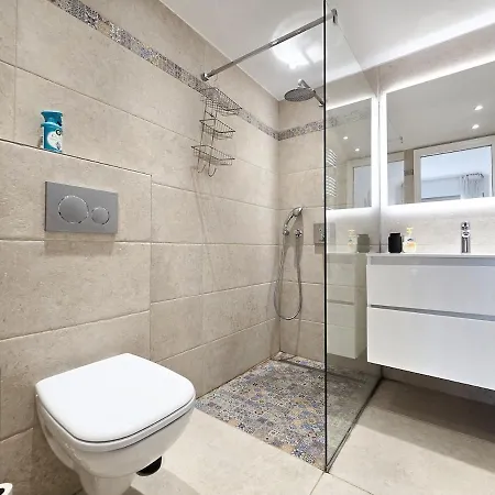 86m2, Spacieux, 2 Chambres, A 1 Min De La شقة